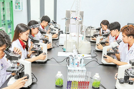 Sẽ đề xuất điều chỉnh vị trí việc làm của viên chức thiết bị, thí nghiệm trường học