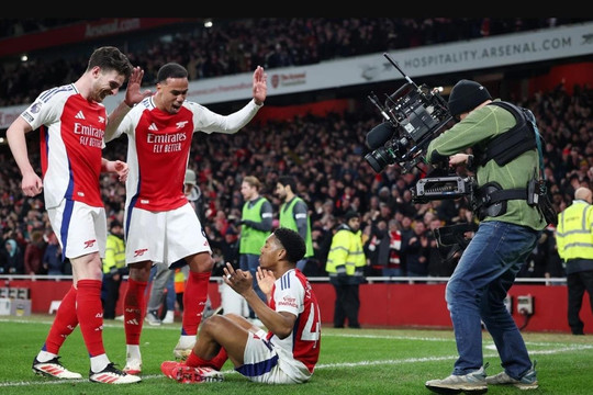 Arsenal sẵn sàng lật đổ đế chế Man City: Kẻ bị săn chính thức hóa thợ săn