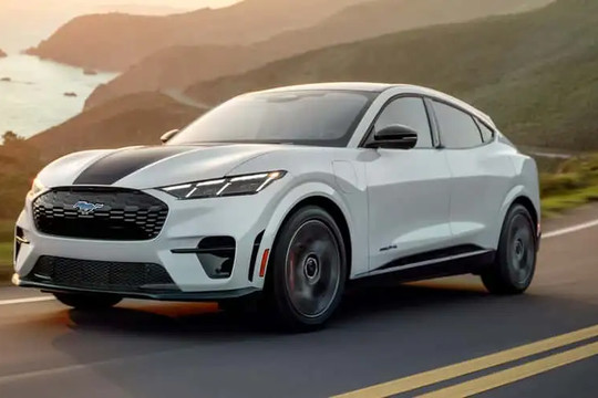 Ford Mustang Mach-E 2026: Tích hợp sâu Apple CarPlay để tối ưu hóa sạc pin
