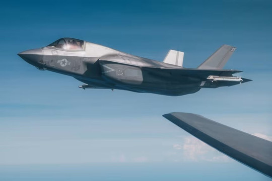 Tiêm kích tàng hình F-35 Mỹ hạ cánh khẩn cấp sau nghi vấn trúng hỏa lực từ Iran