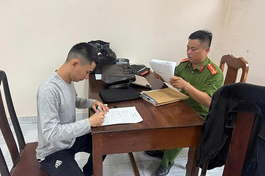 Kiên trì vận động nhiều đối tượng truy nã ra đầu thú