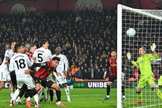 MU đánh rơi chiến thắng trước Bournemouth: Bi kịch Maguire và dấu hỏi VAR