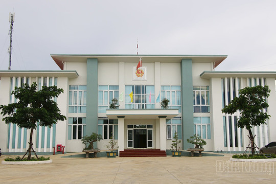 Quy định phụ cấp chức vụ lãnh đạo đảng ủy, MTTQ Việt Nam và các tổ chức chính trị-xã hội xã, phường, đặc khu