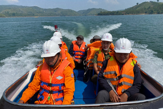 Phối hợp kiểm tra liên ngành lòng hồ thủy điện Đồng Nai 3, 4