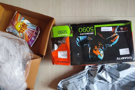 Mua card đồ họa RTX 5090 giá 84 triệu đồng trên Amazon khách hàng nhận về túi bột giặt