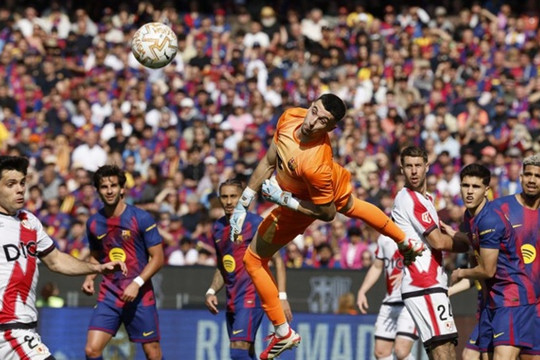 Joan Garcia rực sáng giúp Barcelona hạ Rayo Vallecano 1-0 và xây chắc ngôi đầu La Liga