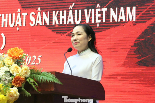 NSND Trịnh Thúy Mùi là nghệ sĩ sân khấu duy nhất trúng cử Đại biểu Quốc hội khóa XVI