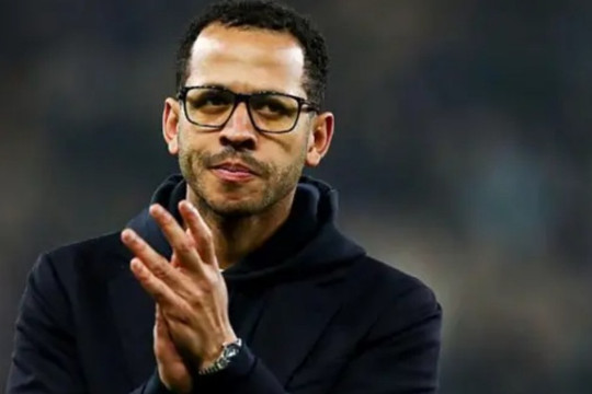 Áp lực bủa vây Liam Rosenior: Khi triết lý của Chelsea vấp phải thực tại nghiệt ngã