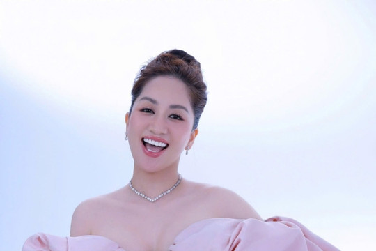 Khánh Thi đón tuổi 44: Nhan sắc mặn mà và những chiêm nghiệm về sự nghiệp