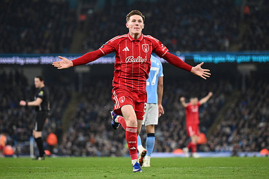 Elliot Anderson và canh bạc 80 triệu bảng: Chọn Man Utd hay Man City để vươn tầm?
