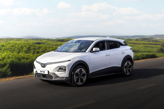 VinFast VF 6: Lựa chọn tối ưu cho gia đình trẻ khi chuyển đổi từ xe xăng sang xe điện