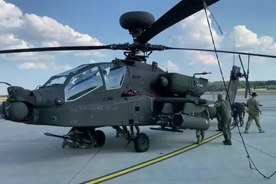 Mỹ triển khai cường kích A-10 và trực thăng Apache đối phó Iran tại eo biển Hormuz