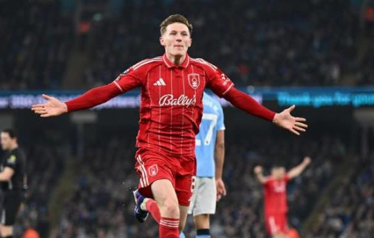 Kế hoạch đại tu hàng tiền vệ Man Utd: Tìm kiếm 'lá chắn thép' đá cặp cùng Kobbie Mainoo