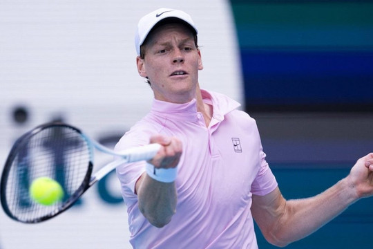 Jannik Sinner nhọc nhằn vượt ải Alex Michelsen để ghi tên vào tứ kết Miami Open 2026