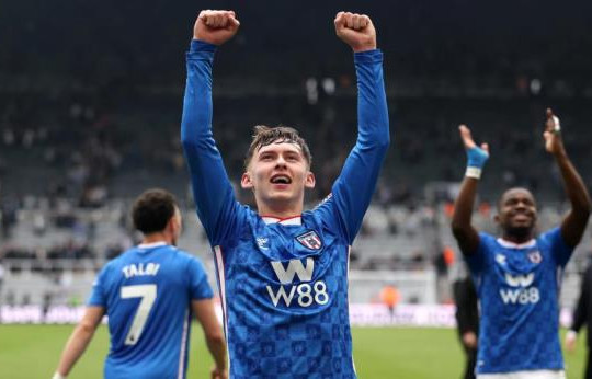 Chris Rigg rực sáng trong trận derby: Lời khẳng định đanh thép gửi tới Man Utd