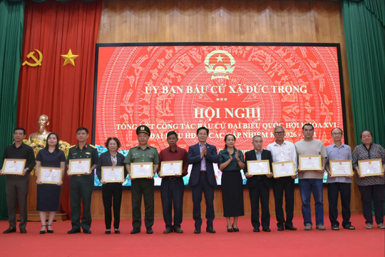 Đức Trọng: Khen thưởng 11 tập thể, 47 cá nhân có thành tích xuất sắc trong công tác bầu cử