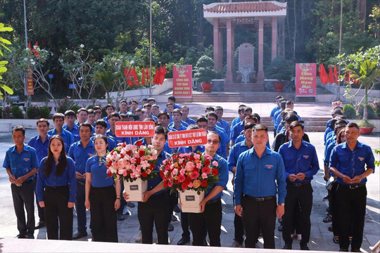 Đoàn Thanh niên UBND tỉnh Lâm Đồng về nguồn bồi đắp lý tưởng tuổi trẻ
