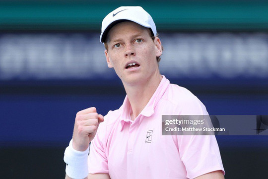 Jannik Sinner hủy diệt Frances Tiafoe, lập kỷ lục vô tiền khoáng hậu tại Miami Open