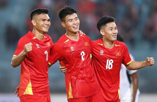 Tuyển Việt Nam thắng áp đảo 3-0: Truyền thông Đông Nam Á dè chừng vũ khí bóng chết