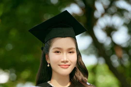 Á hậu Phương Anh chia sẻ 3 bài học mua vàng giữa lúc giá giảm và phản hồi chỉ trích