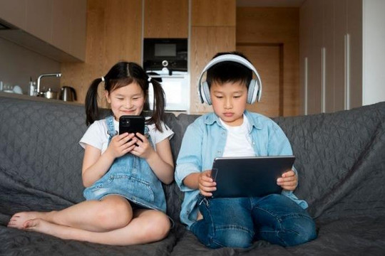 Đừng để internet, trò chơi điện tử đánh cắp tuổi thơ của trẻ nhỏ