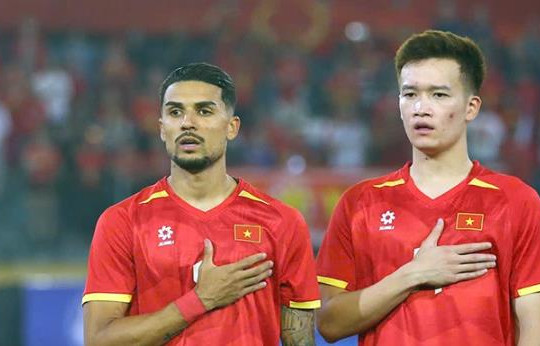 ĐT Việt Nam thắng Bangladesh 3-0: Hoàng Hên rực sáng và bài toán thể lực của Xuân Son