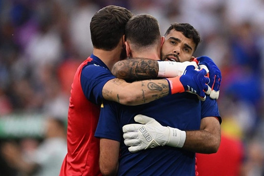 Tây Ban Nha và nghịch lý khung gỗ: Vì sao thủ môn hay nhất châu Âu khó dự World Cup 2026?