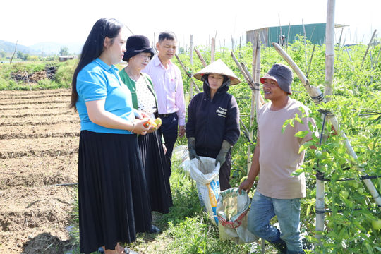 Phụ nữ Hiệp Thạnh đồng hành với chị em dân tộc thiểu số phát triển kinh tế