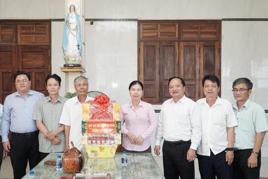 Lãnh đạo tỉnh Lâm Đồng thăm, chúc mừng Lễ Phục sinh năm 2026 của đồng bào Công giáo