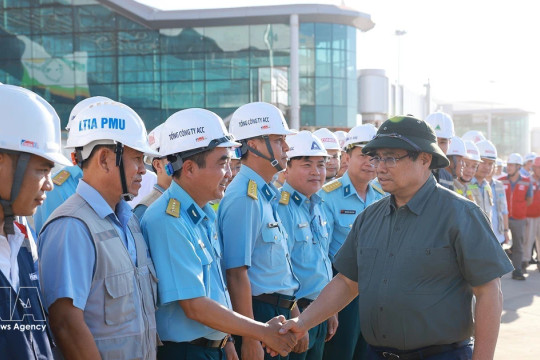 PM sets target to launch Long Thanh airport operations by late 2026