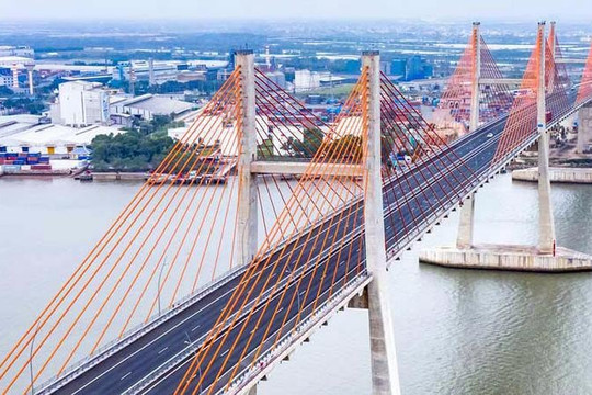 Cầu Bạch Đằng: Công trình dây văng nhiều nhịp hàng đầu thế giới trên cao tốc đắt nhất Việt Nam