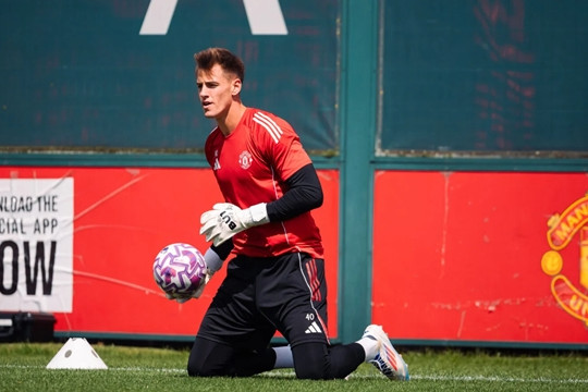 Man Utd và bài toán Radek Vitek: Đừng để 'ngọc quý' hóa thành Matej Kovar thứ hai