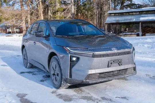 Đánh giá Toyota bZ 2026: Cải thiện tầm vận hành vượt trội nhưng vẫn còn rào cản phần mềm