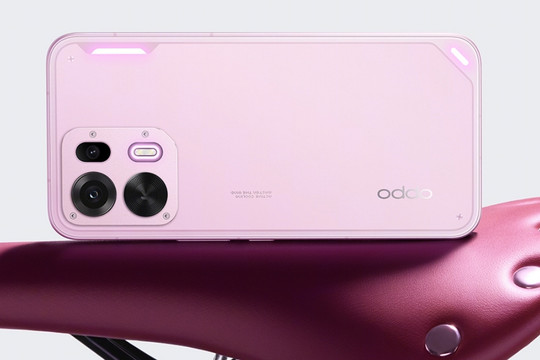 Cận cảnh OPPO K15 Pro: Mặt lưng sợi carbon mạ vàng, pin 8.000 mAh và quạt tản nhiệt tích hợp