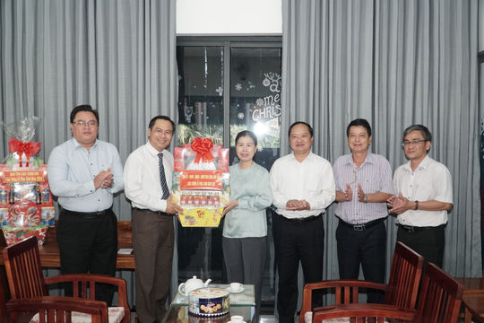 Đoàn công tác tỉnh Lâm Đồng chúc mừng Lễ Phục sinh của đồng bào Công giáo và Tin lành