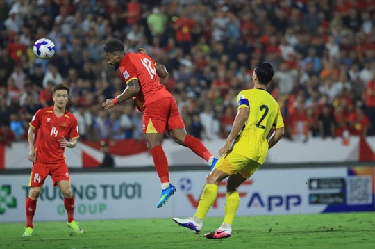 Nguyễn Xuân Son lập cú đúp giúp ĐT Việt Nam thắng Malaysia 3-1 tại vòng loại Asian Cup