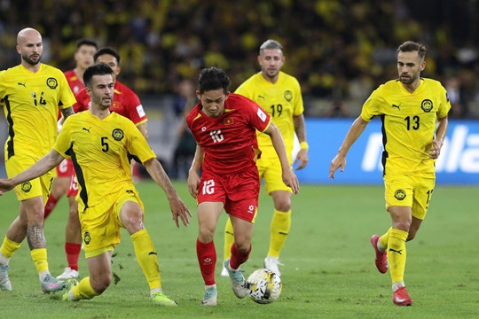 Việt Nam đấu Malaysia: HLV Kim Sang-sik dùng hàng công siêu mạnh để thắng 2-0