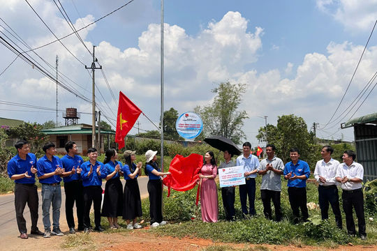 Tuổi trẻ UBND tỉnh Lâm Đồng với “Tháng Ba biên giới”