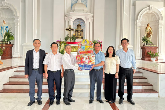 Thăm chúc mừng Lễ Phục sinh năm 2026 của đồng bào Công giáo và Tin lành