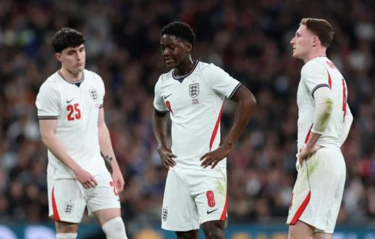 Kobbie Mainoo đá cặp Elliot Anderson tại tuyển Anh: Man Utd nhận tín hiệu tương phản