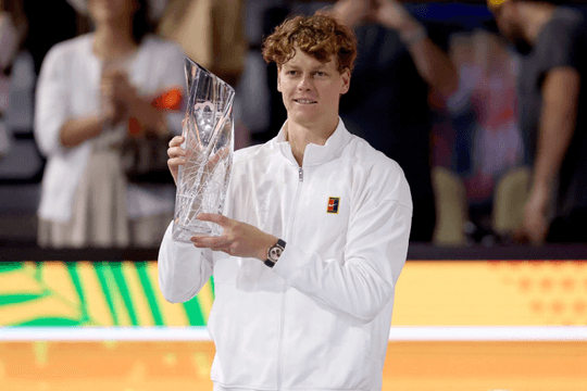 Jannik Sinner lập kỷ lục tỷ lệ thắng sân cứng vượt qua Djokovic và Federer