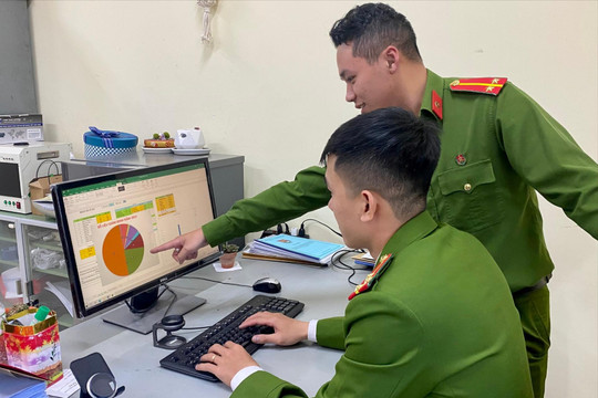 Những người “giải mã” hiện trường