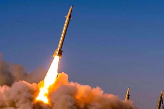 Iran nâng cấp tên lửa đạn đạo Etemad và chuẩn bị cho kịch bản xung đột kéo dài