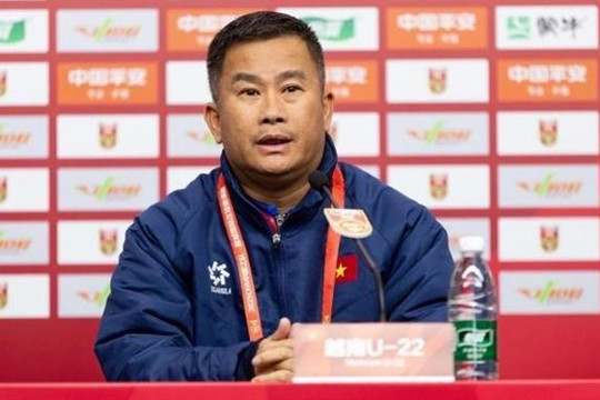 HLV Đinh Hồng Vinh chỉ ra điểm yếu hàng công của U23 Việt Nam tại CFA Team China
