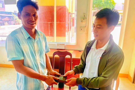 Nhặt được của rơi, trả lại người mất tại xã Krông Nô
