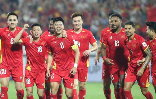 Việt Nam và Thái Lan cùng lọt Top 100 FIFA sau hai thập kỷ chờ đợi