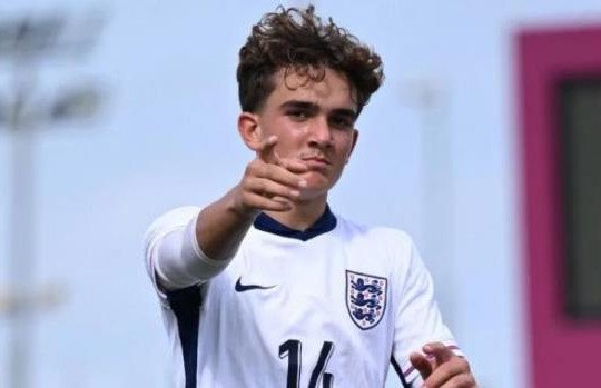 Max Dowman: "Bellingham mới" của Arsenal rực sáng trong màu áo U19 Anh