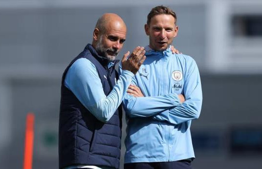 Pep Lijnders và sứ mệnh giải phóng bộ não thiên tài của Pep Guardiola tại Man City