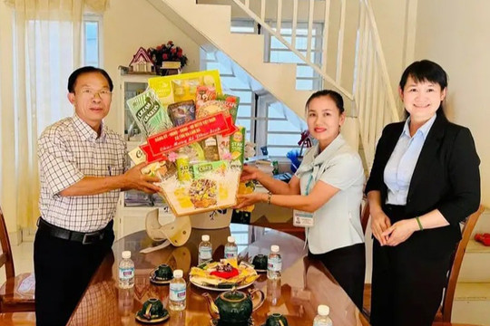 Thăm, chúc mừng các cơ sở tôn giáo dịp Lễ Phục sinh 2026 tại xã Tân Hà Lâm Hà