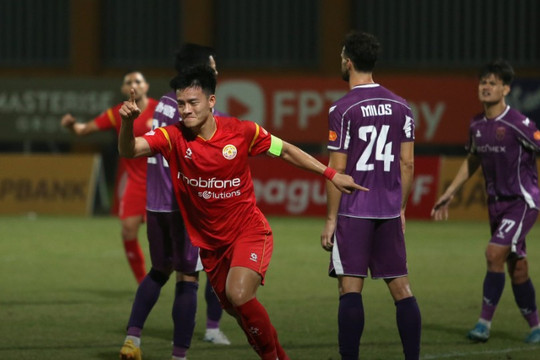 Nguyễn Thanh Nhàn 'lập công chuộc tội' cứu PVF-CAND trong trận hòa Becamex TPHCM